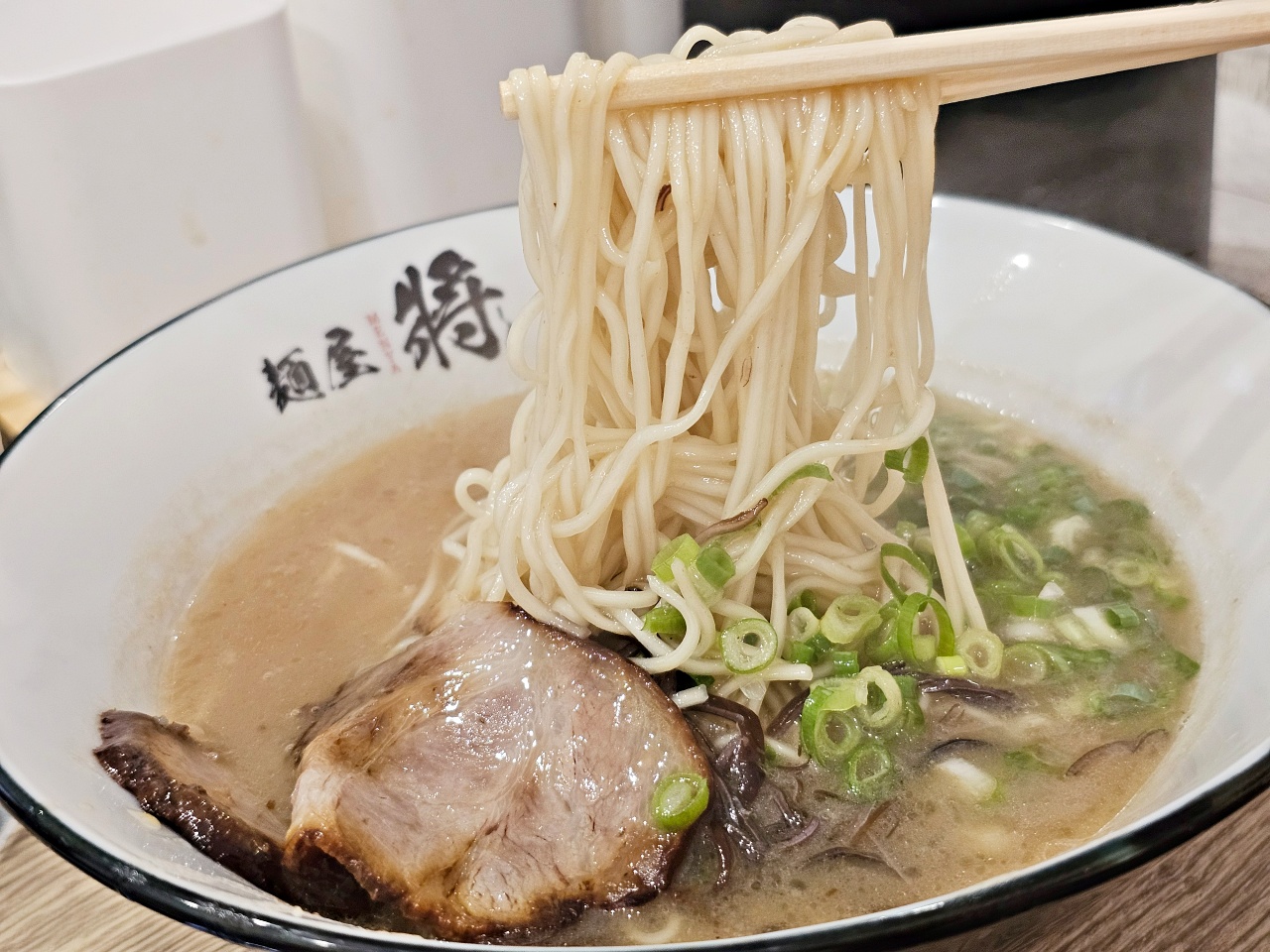 佐賀唐津必吃拉麵|麵屋將 Menya Shō ,主打銀雪拉麵,濃郁豚骨+厚叉燒,道地的日本庶民美食 佐賀唐津必吃拉麵|麵屋將 Menya Shō ,主打銀雪拉麵,濃郁豚骨+厚叉燒,道地的日本庶民美食