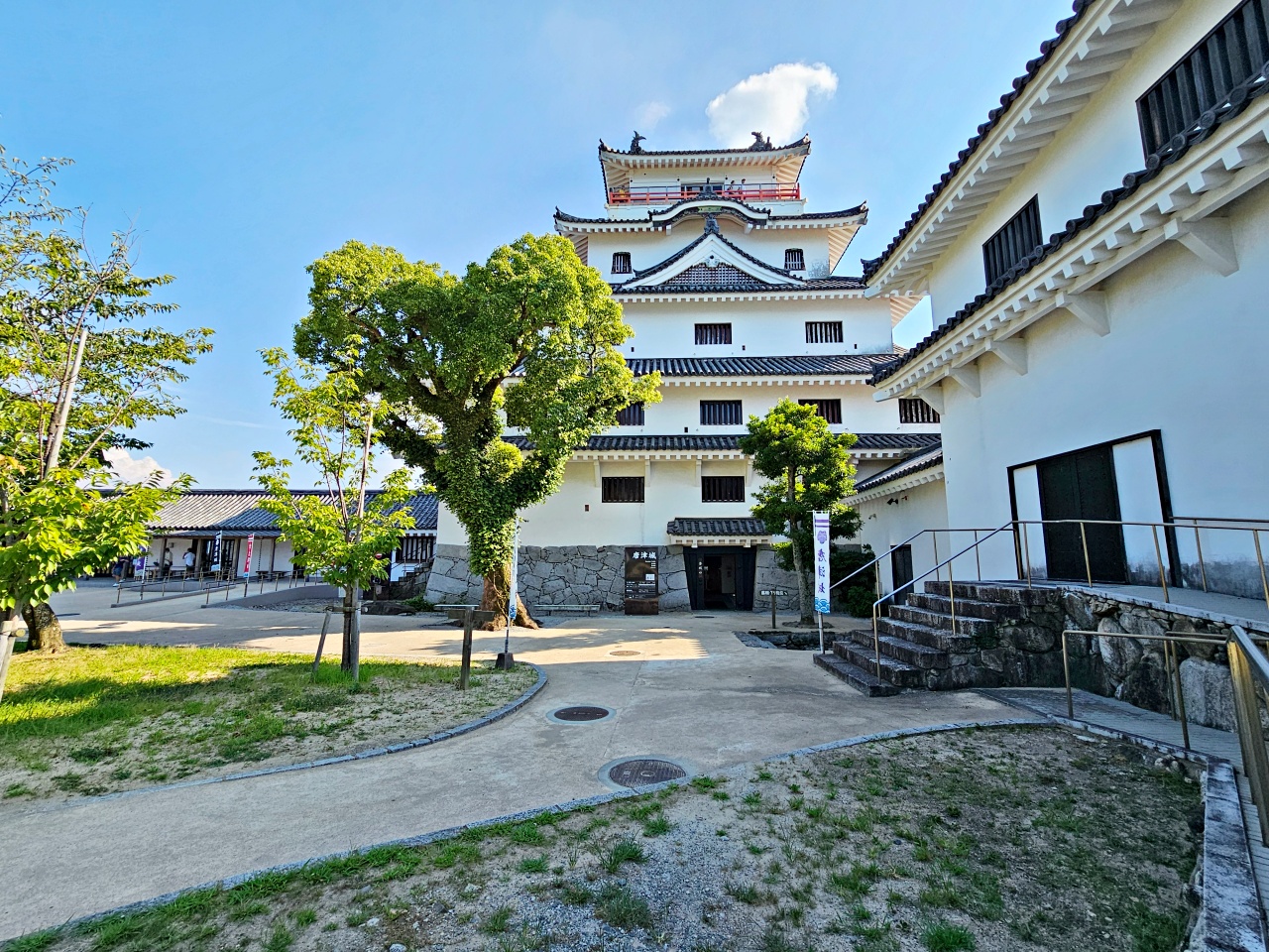 九州佐賀景點推薦｜搭電梯登上百年唐津城，日本100名城，交通資訊、票價、參觀心得、附近景點與美食