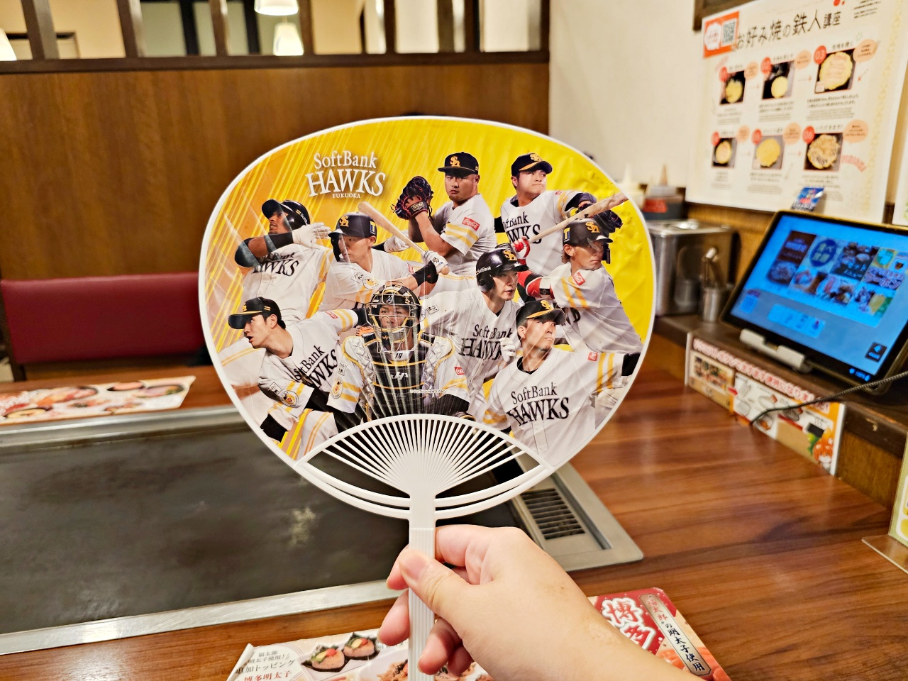 佐賀唐津美食推薦大阪燒，來吃連鎖品牌丼丼亭どんどん亭唐津店 ， 享受和孩子一起動手煎的樂趣