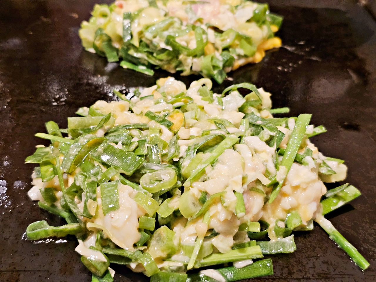 佐賀唐津美食推薦大阪燒，來吃連鎖品牌丼丼亭どんどん亭唐津店 ， 享受和孩子一起動手煎的樂趣