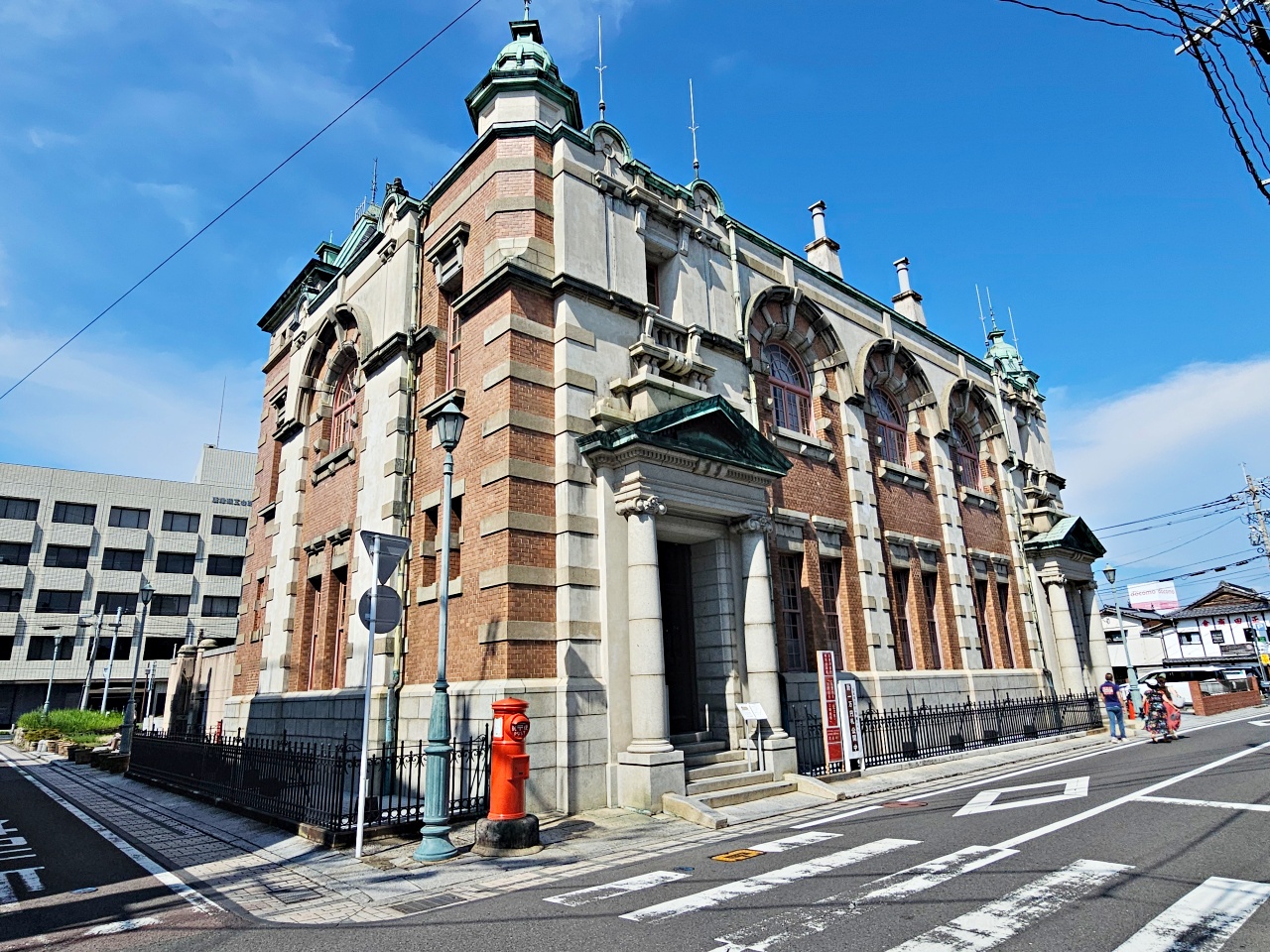 【佐賀唐津免費景點】舊唐津銀行(辰野金吾記念館)很值得去!居然有一億日圓可以搬,超棒的親子體驗 【佐賀唐津免費景點】舊唐津銀行(辰野金吾記念館)很值得去!居然有一億日圓可以搬,超棒的親子體驗