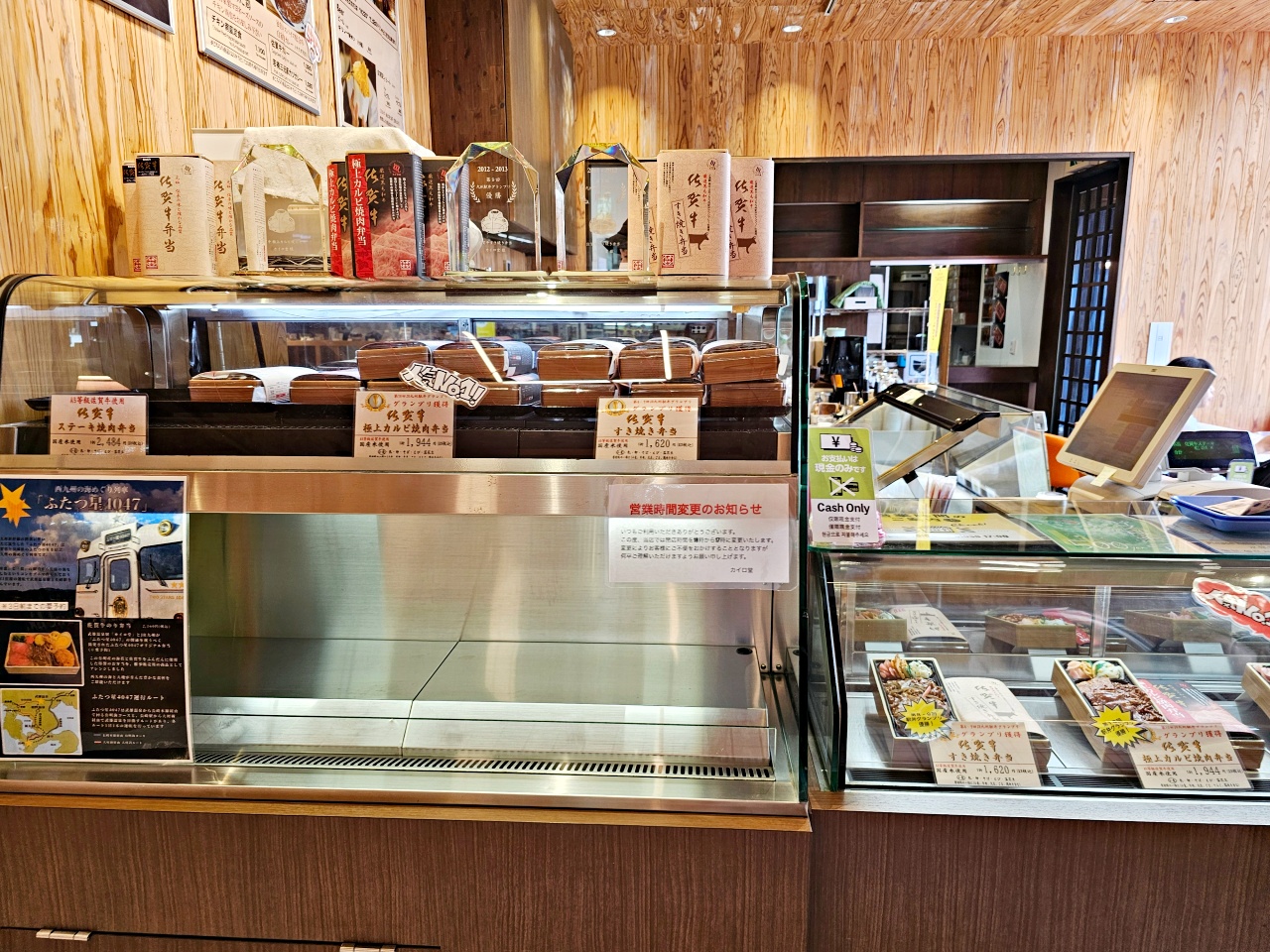 佐賀車站美食| 推薦【カイロ堂KAIRODO】JR武雄温泉車站內的九州第一A5佐賀牛鐵道便當，順遊武雄觀光中心