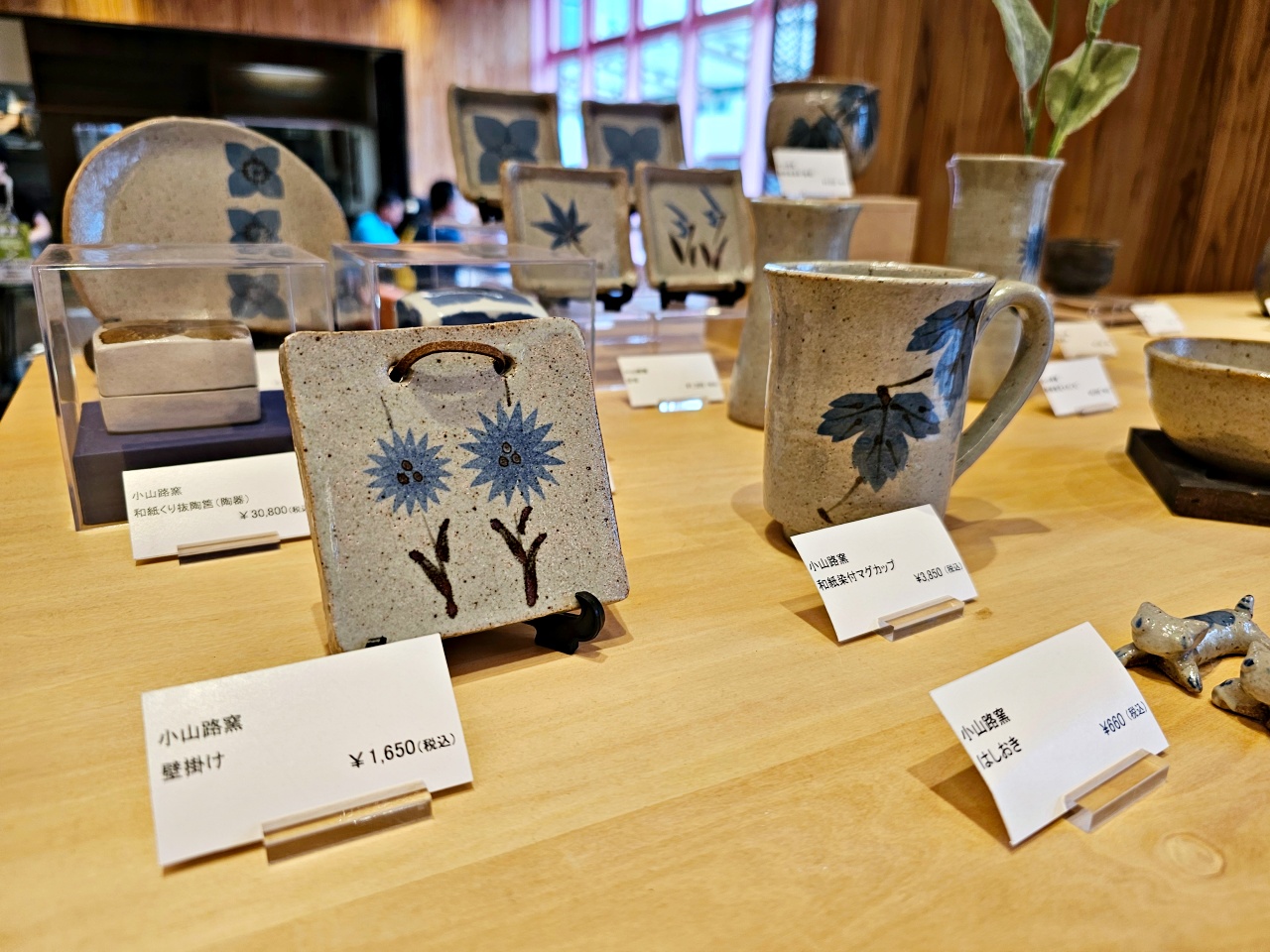 佐賀車站美食| 推薦【カイロ堂KAIRODO】JR武雄温泉車站內的九州第一A5佐賀牛鐵道便當，順遊武雄觀光中心