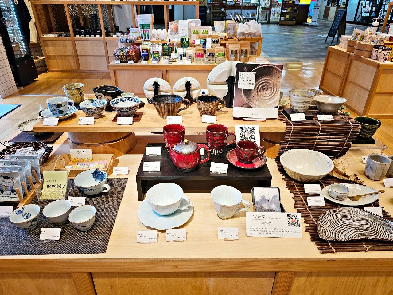 佐賀車站美食| 推薦【カイロ堂KAIRODO】JR武雄温泉車站內的九州第一A5佐賀牛鐵道便當，順遊武雄觀光中心