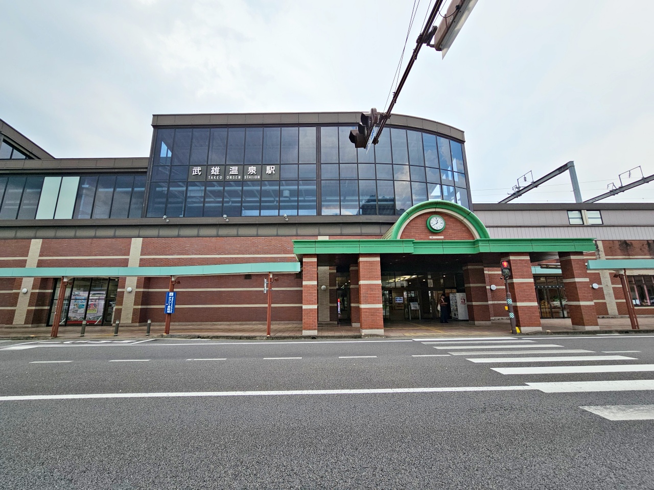 佐賀車站美食| 推薦【カイロ堂KAIRODO】JR武雄温泉車站內的九州第一A5佐賀牛鐵道便當，順遊武雄觀光中心