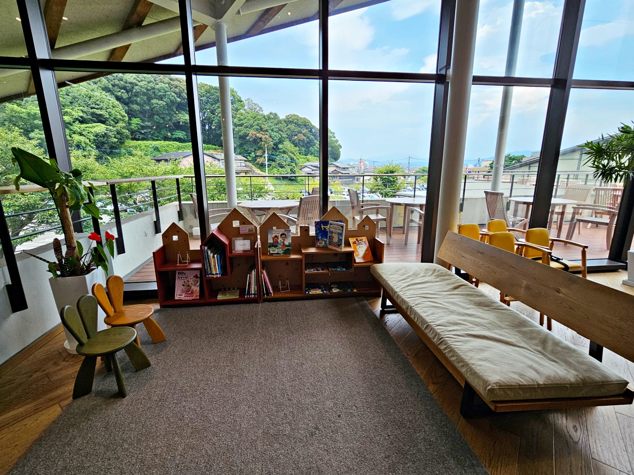 佐賀武雄圖書館親子一日遊，被譽為「日本最美的圖書館」之一,超美TSUTAYA 蔦屋書店、兒童圖書館、星巴克、Honey Coffee，親子旅行也能好文青！