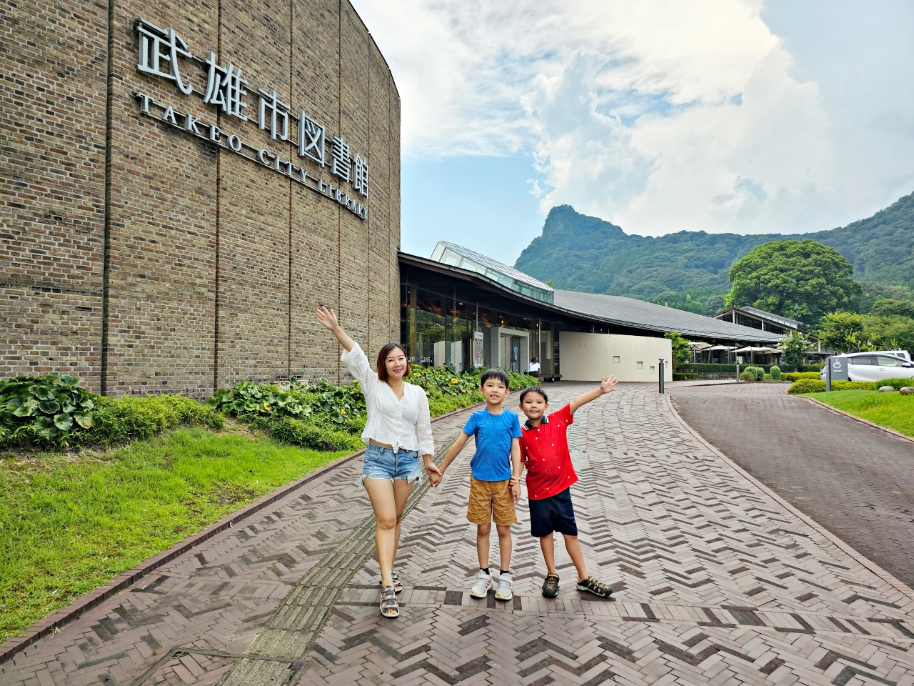 佐賀武雄圖書館親子一日遊，被譽為「日本最美的圖書館」之一,超美TSUTAYA 蔦屋書店、兒童圖書館、星巴克、Honey Coffee，親子旅行也能好文青！
