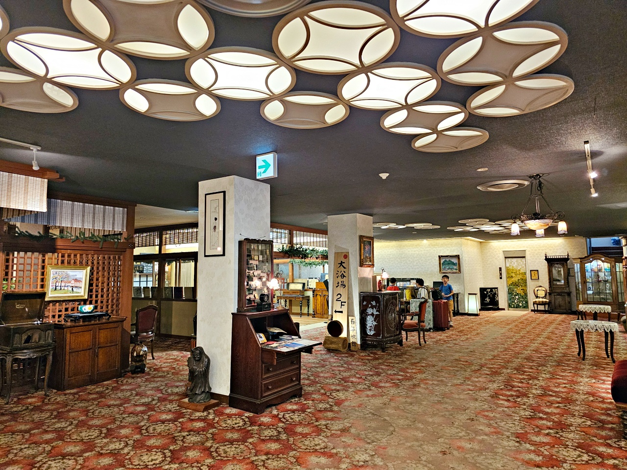 【武雄溫泉住宿推薦】京都屋,百年溫泉飯店享受1300年的溫泉,還有大正浪漫主題房,一樓大廳一秒回到復古年代 【武雄溫泉住宿推薦】京都屋,百年溫泉飯店享受1300年的溫泉,還有大正浪漫主題房,一樓大廳一秒回到復古年代