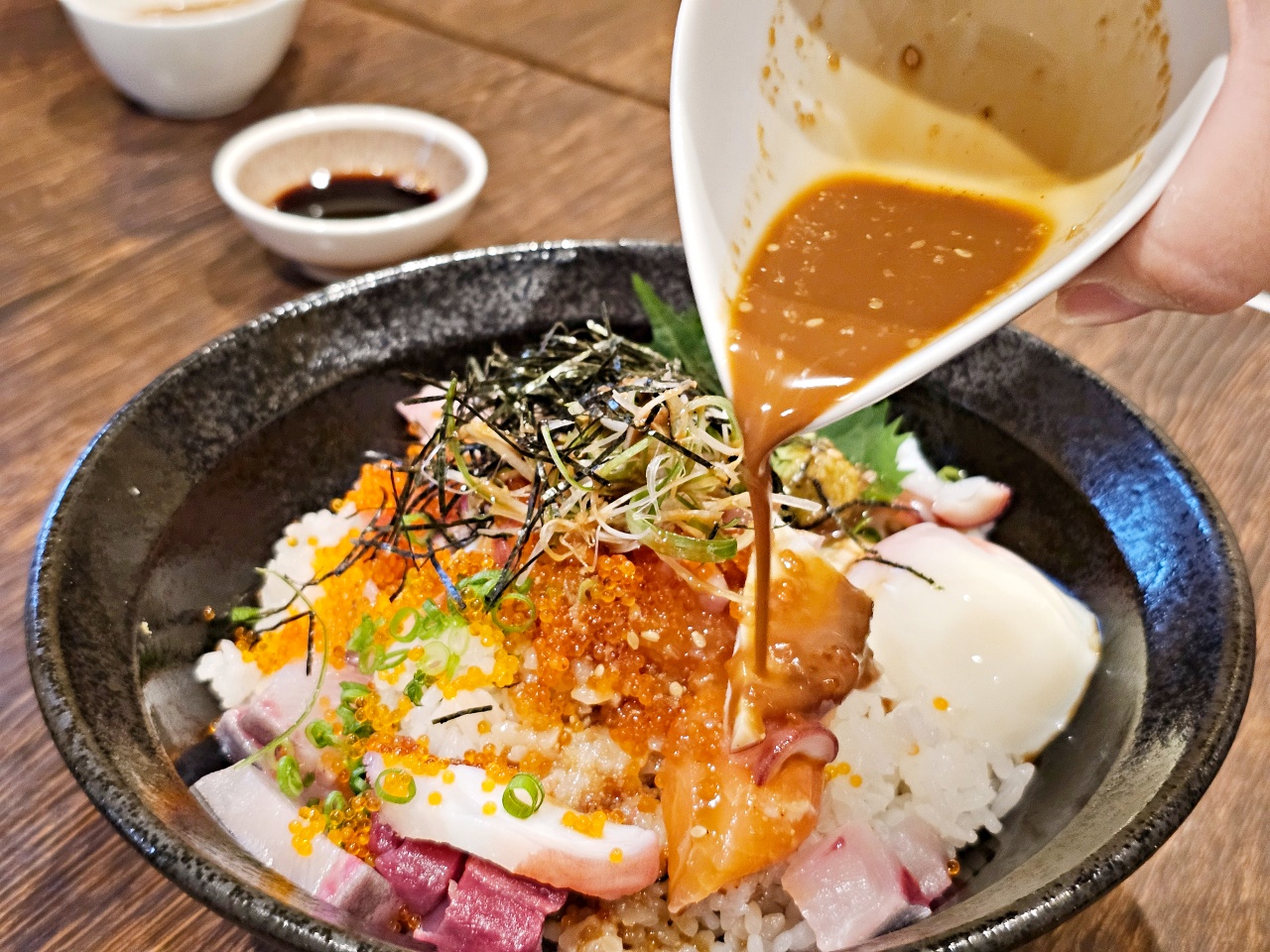 佐賀武雄居酒屋甚八（Izakaya Jinpachi）武雄溫泉站步行6分鐘！以「魚屋直營」為傲的推薦海鮮丼和海膽握壽司