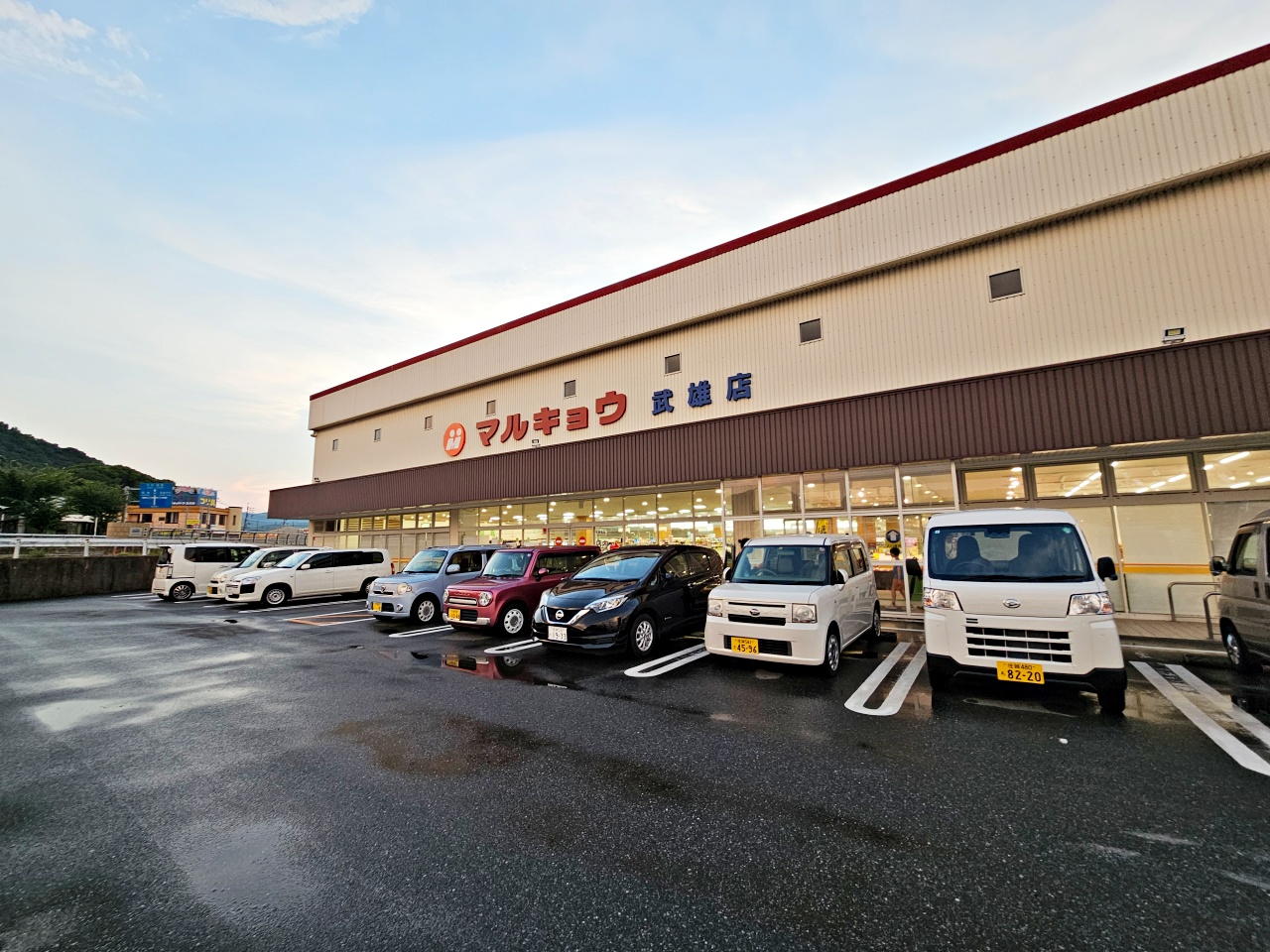 武雄購物首推丸京超市マルキョウ(Marukyo) ｜ 水蜜桃葡萄等水果、特色商品與必買推薦！