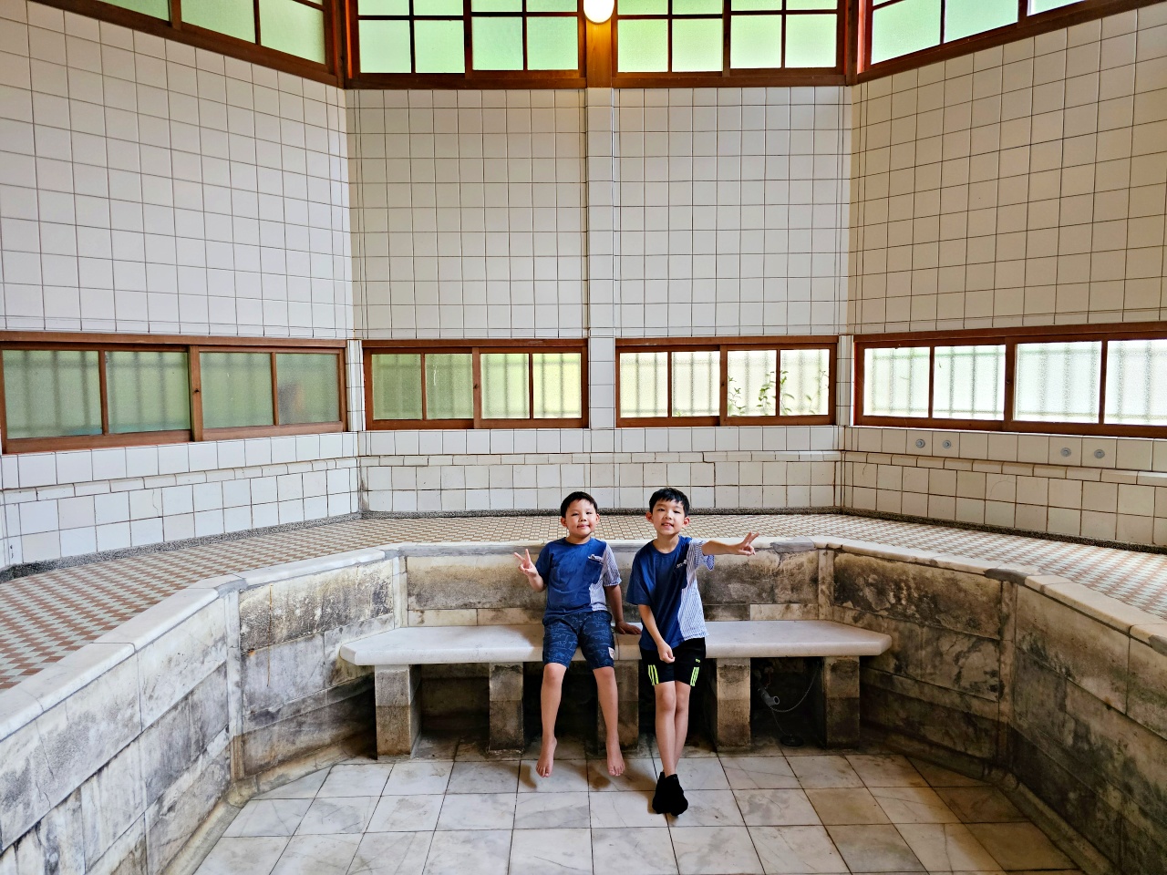 佐賀免費景點,1300年的武雄溫泉小鎮,欣賞辰野金吾設計師的樓門&新館歷史展示館 佐賀免費景點,1300年的武雄溫泉小鎮,欣賞辰野金吾設計師的樓門&新館歷史展示館