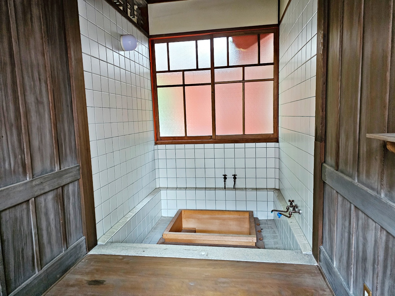 佐賀免費景點,1300年的武雄溫泉小鎮,欣賞辰野金吾設計師的樓門&新館歷史展示館 佐賀免費景點,1300年的武雄溫泉小鎮,欣賞辰野金吾設計師的樓門&新館歷史展示館