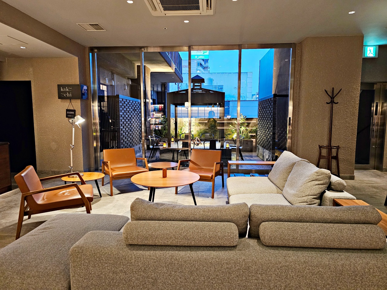 長崎住宿推薦Hotel H2 Nagasaki ，質感商務飯店房內附設微波爐，加上露天浴場，還可享受免費洗衣服務喔！