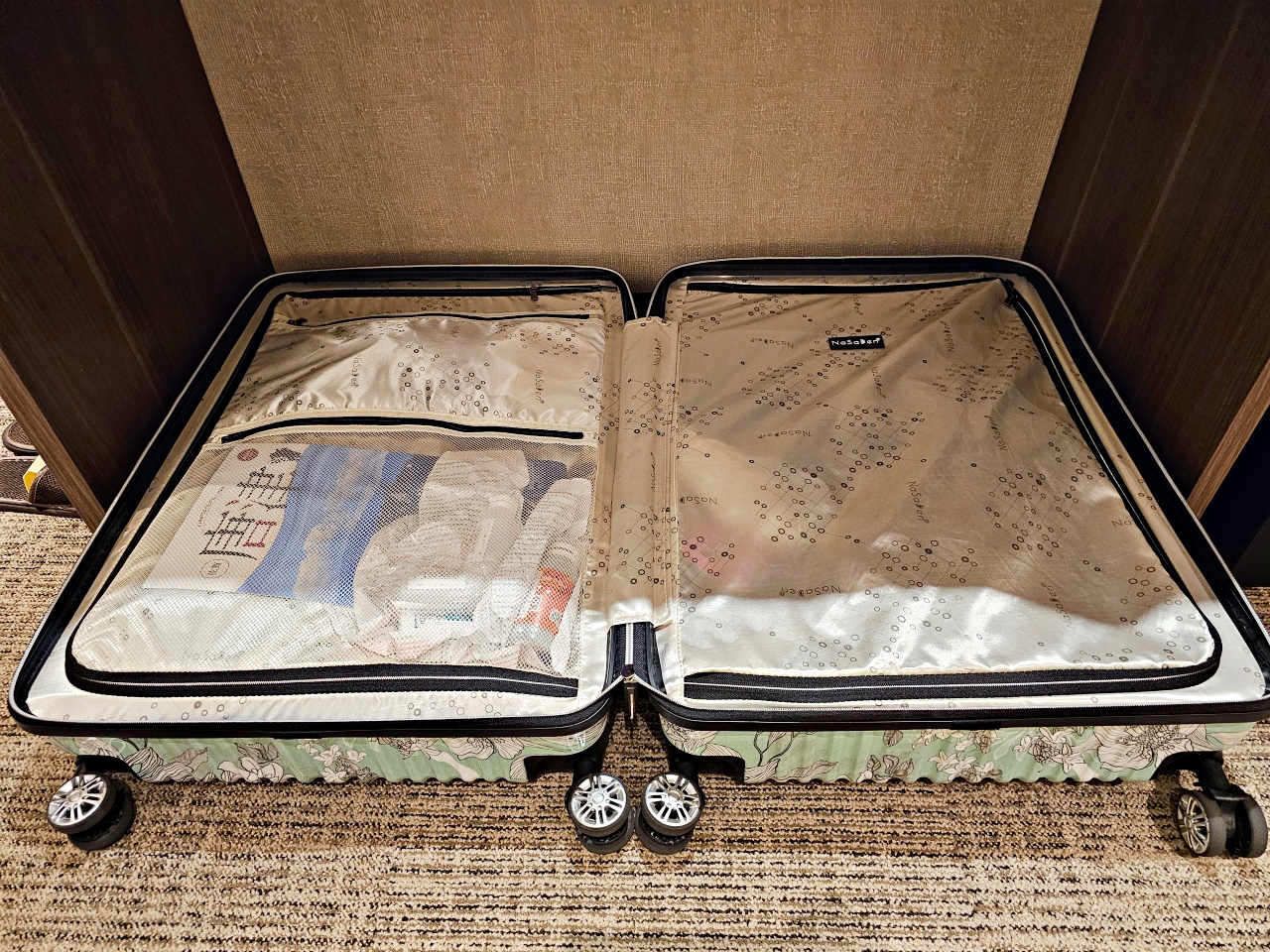 長崎住宿推薦Hotel H2 Nagasaki ，質感商務飯店房內附設微波爐，加上露天浴場，還可享受免費洗衣服務喔！