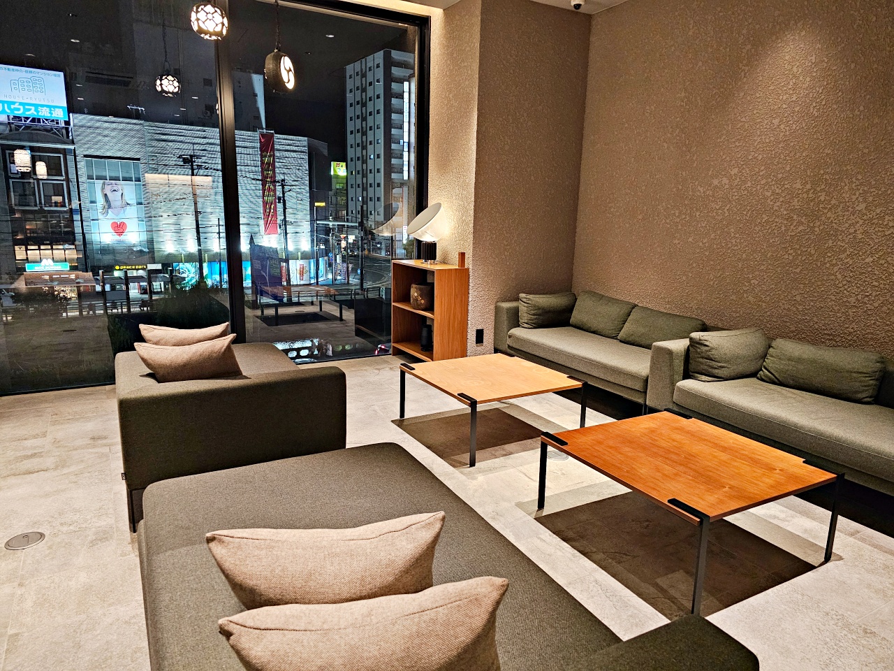 長崎住宿推薦Hotel H2 Nagasaki ，質感商務飯店房內附設微波爐，加上露天浴場，還可享受免費洗衣服務喔！