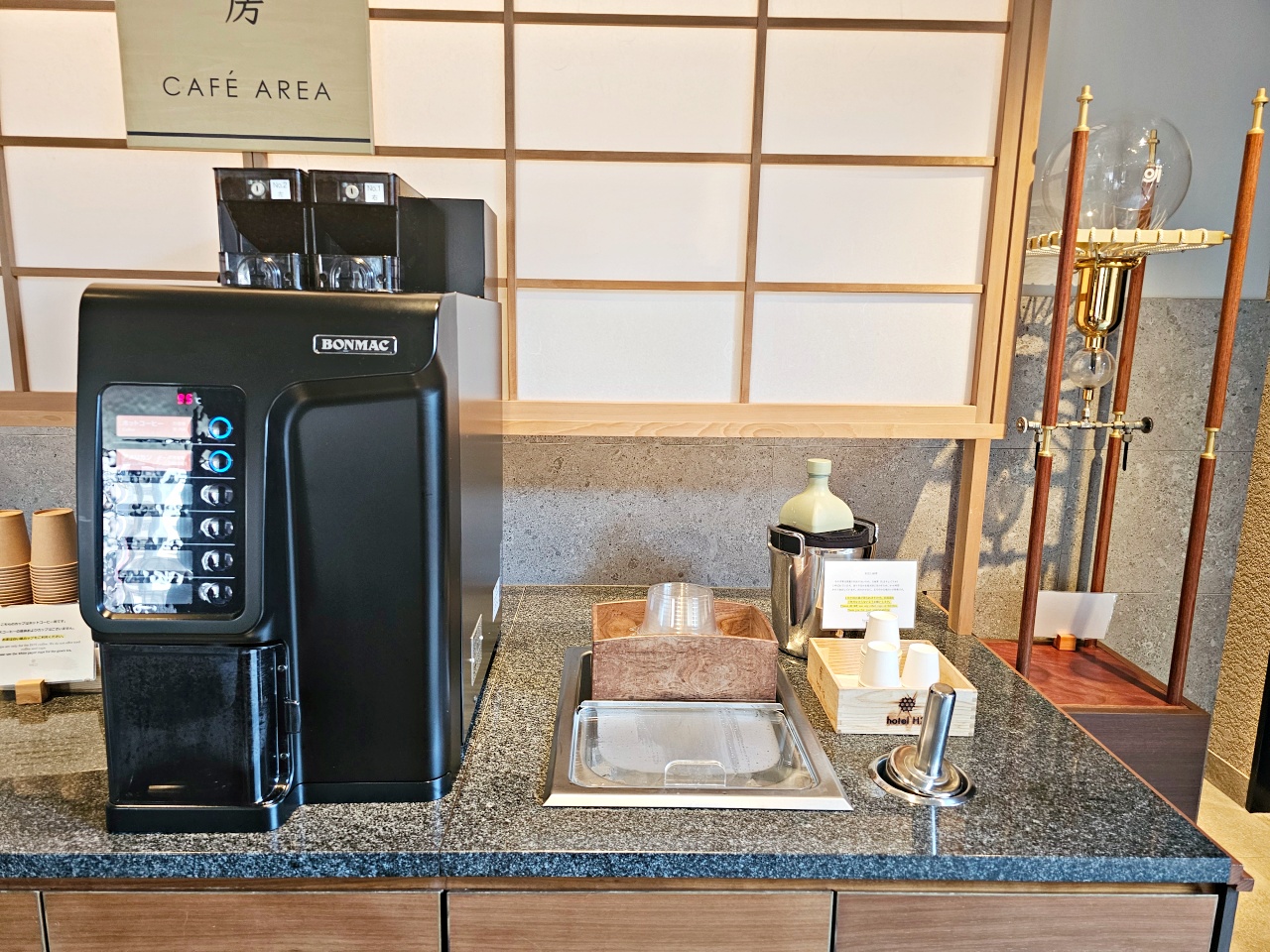 長崎住宿推薦Hotel H2 Nagasaki ，質感商務飯店房內附設微波爐，加上露天浴場，還可享受免費洗衣服務喔！