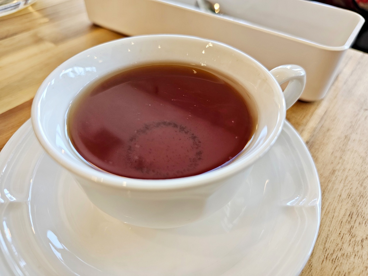 長崎餐廳推薦 Café たからや (takaraya) 紅茶專賣店就在平和公園旁，種類超過50款茶，美味推薦手作漢堡餐
