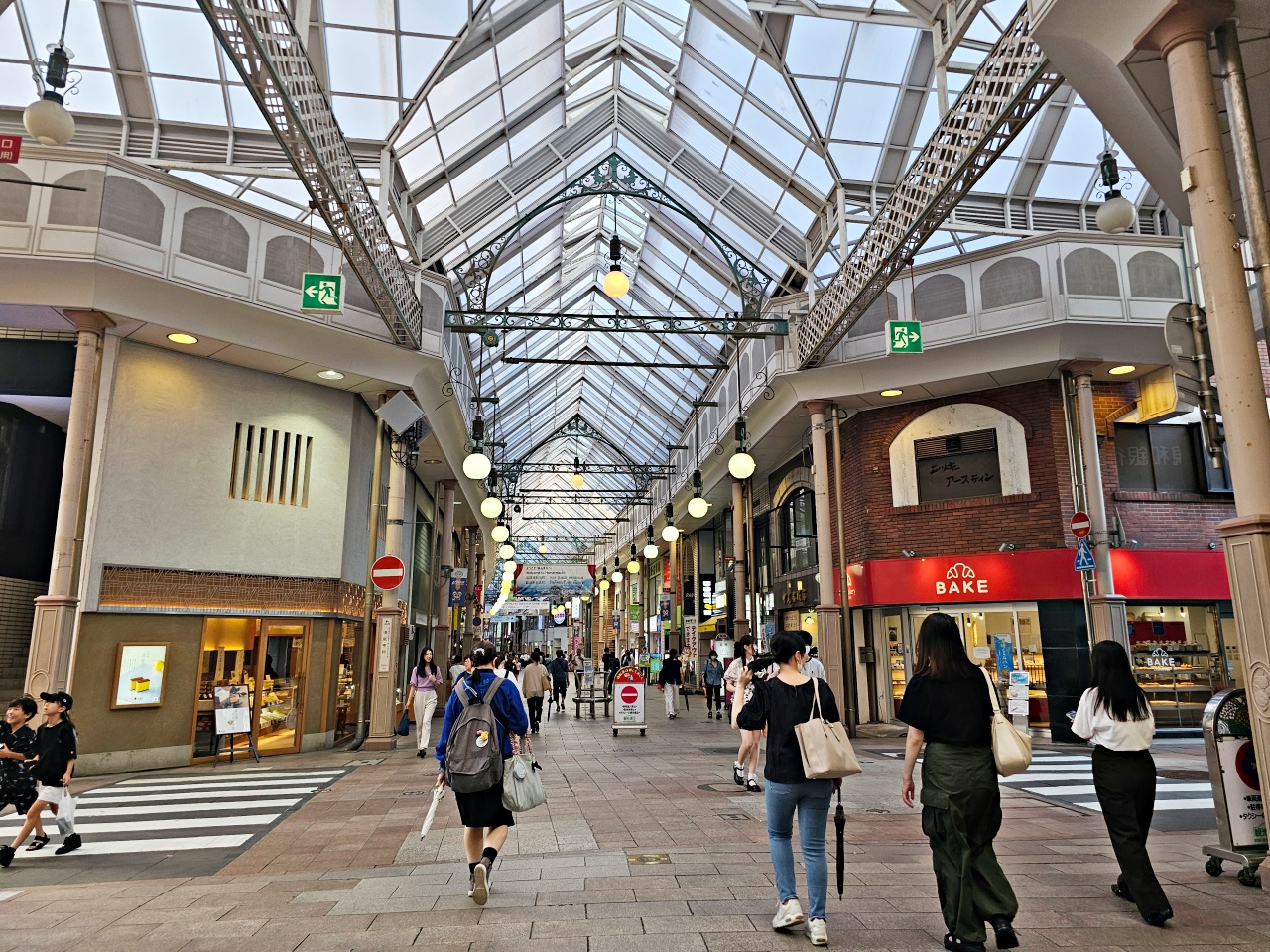 長崎購物逛街攻略，靠近景點眼鏡橋的觀光大道～浜町商店街，百年長崎蛋糕伴手禮、手作工藝、唐吉訶德血拼一次滿足