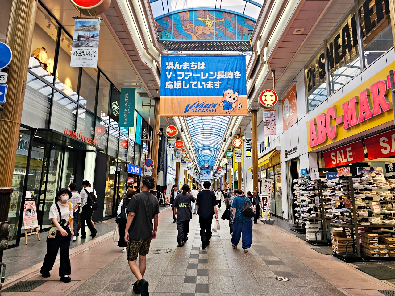 長崎購物逛街攻略，靠近景點眼鏡橋的觀光大道～浜町商店街，百年長崎蛋糕伴手禮、手作工藝、唐吉訶德血拼一次滿足