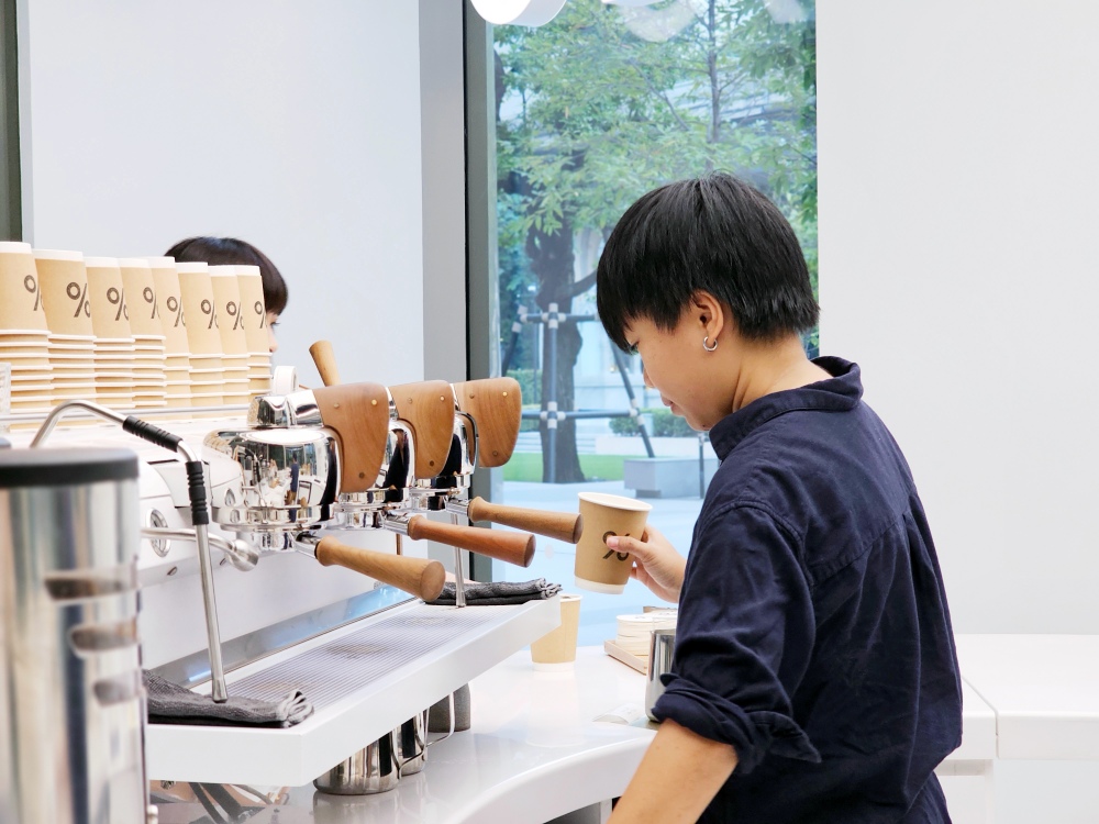 泰國曼谷咖啡廳%Arabica Bangkok Park Silom 咖啡是隆園分店，純白系極簡浪漫超好拍咖啡廳，網美必訪～