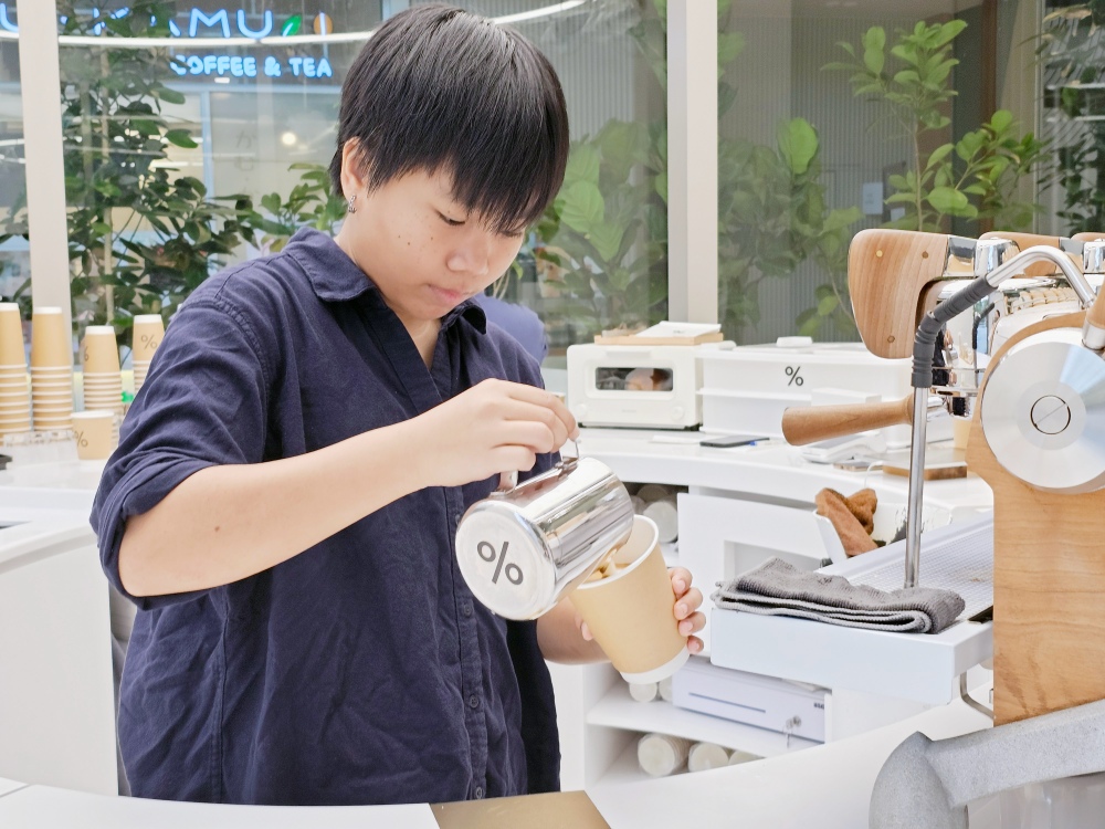 泰國曼谷咖啡廳%Arabica Bangkok Park Silom 咖啡是隆園分店，純白系極簡浪漫超好拍咖啡廳，網美必訪～
