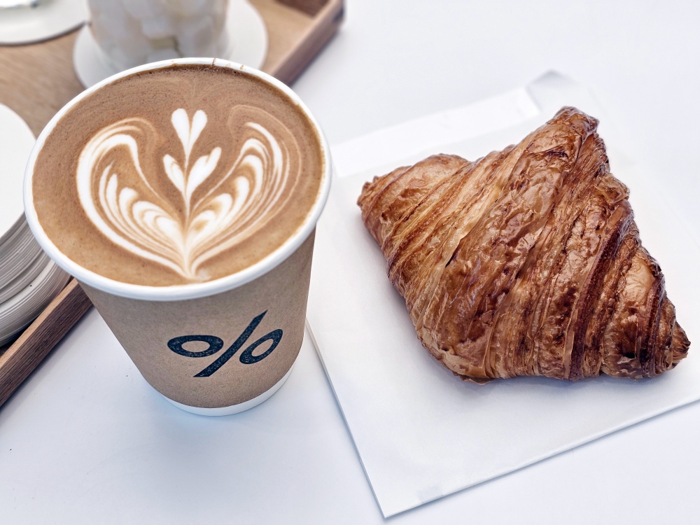 泰國曼谷咖啡廳%Arabica Bangkok Park Silom 咖啡是隆園分店，純白系極簡浪漫超好拍咖啡廳，網美必訪～