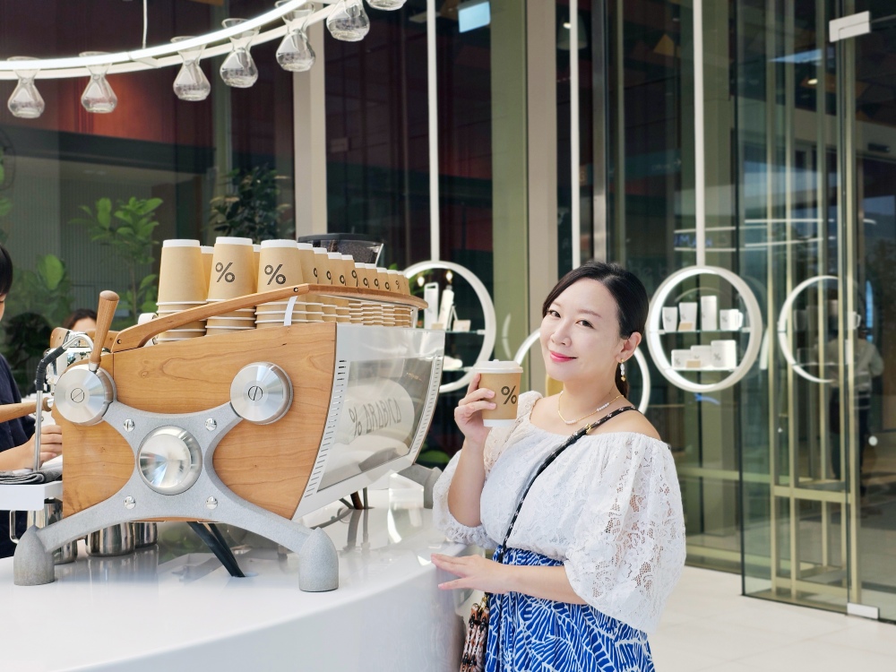 泰國曼谷咖啡廳%Arabica Bangkok Park Silom 咖啡是隆園分店，純白系極簡浪漫超好拍咖啡廳，網美必訪～