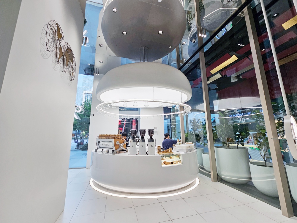 泰國曼谷咖啡廳%Arabica Bangkok Park Silom 咖啡是隆園分店，純白系極簡浪漫超好拍咖啡廳，網美必訪～