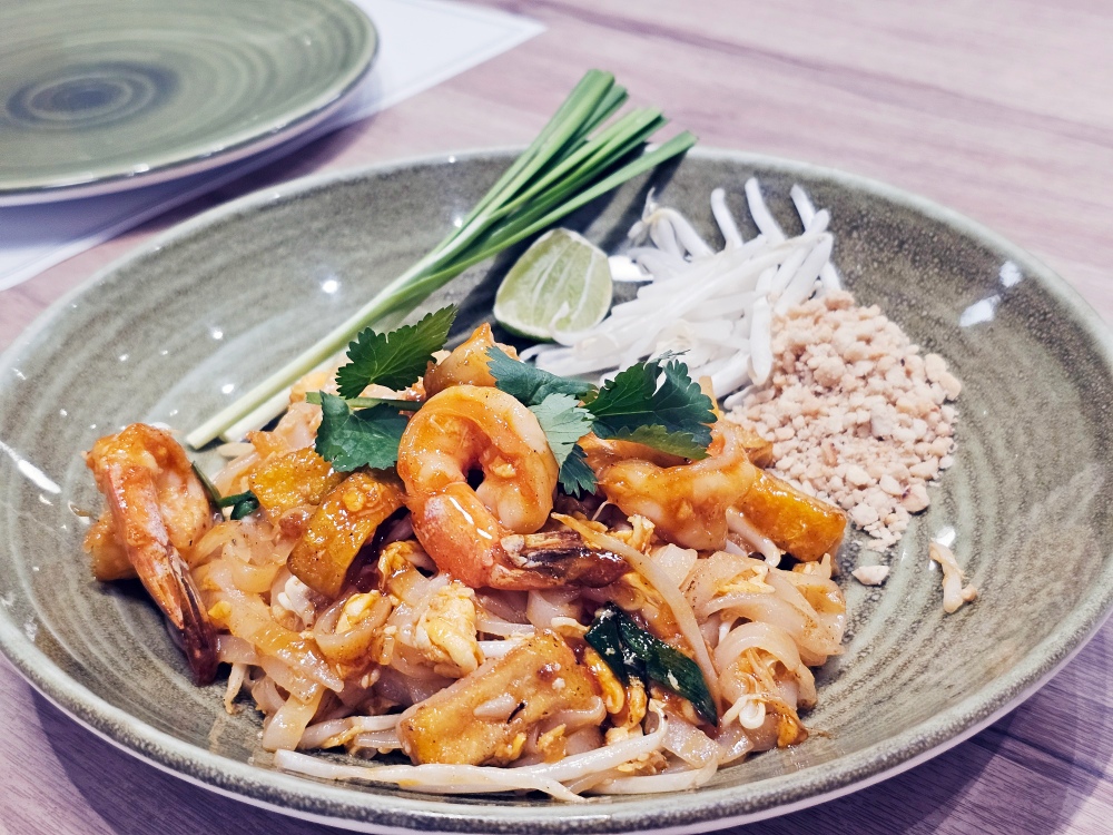 泰國曼谷旅遊 「Asiatique河濱碼頭夜市」美食推薦，燈光好氣氛佳的「Peppery Thai Seafood 」，大啖海鮮、泰國菜超過癮，有冷氣不怕吃到汗流浹背！
