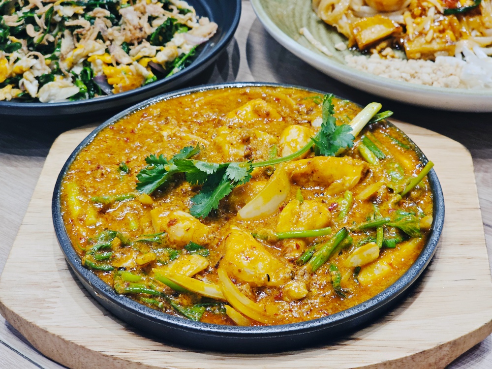 泰國曼谷旅遊 「Asiatique河濱碼頭夜市」美食推薦，燈光好氣氛佳的「Peppery Thai Seafood 」，大啖海鮮、泰國菜超過癮，有冷氣不怕吃到汗流浹背！