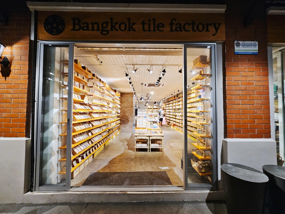 曼谷旅遊必買伴手禮推薦：「Bangkok Tile Factory」Asiatique 碼頭夜市內寶藏陶瓷香氛店，香氛清新好聞造型超可愛，送禮自用兩相宜