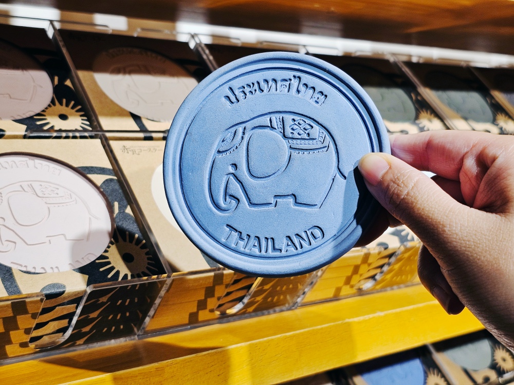 曼谷旅遊必買伴手禮推薦：「Bangkok Tile Factory」Asiatique 碼頭夜市內寶藏陶瓷香氛店，香氛清新好聞造型超可愛，送禮自用兩相宜