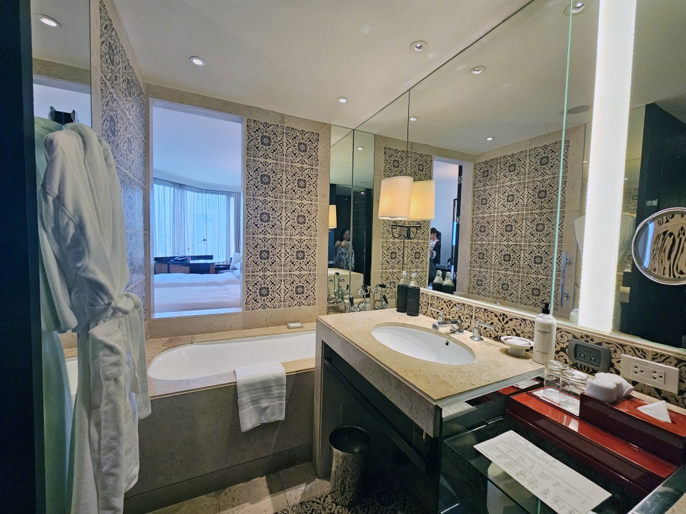 曼谷君悅酒店開箱(Grand Hyatt Erawan Bangkok),位置超好四面佛、BTS、各大商場,早餐也超豐盛 曼谷君悅酒店開箱(Grand Hyatt Erawan Bangkok),位置超好四面佛、BTS、各大商場,早餐也超豐盛