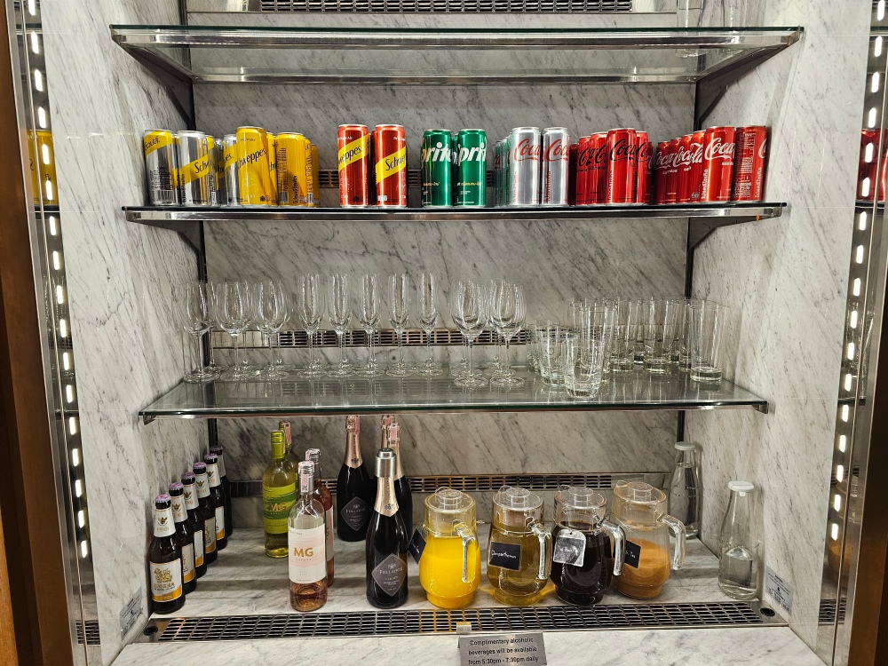 曼谷君悅酒店(Grand Hyatt Erawan Bangkok)評價,17樓「Grand Club Lounge 行政酒廊」分享,全天候免費供應早餐、茶點,晚上happy hour小酌怡情超happy 曼谷君悅酒店(Grand Hyatt Erawan Bangkok)評價,17樓「Grand Club Lounge 行政酒廊」分享,全天候免費供應早餐、茶點,晚上happy hour小酌怡情超happy