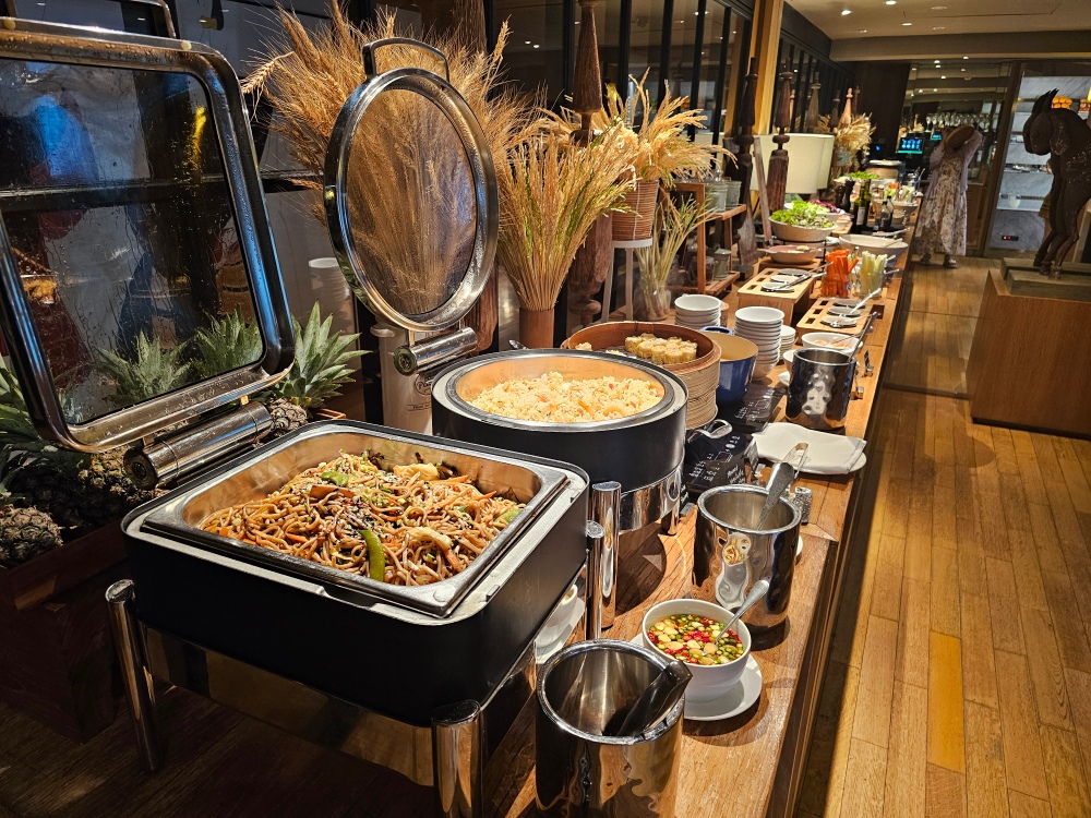 曼谷君悅酒店(Grand Hyatt Erawan Bangkok)評價,17樓「Grand Club Lounge 行政酒廊」分享,全天候免費供應早餐、茶點,晚上happy hour小酌怡情超happy 曼谷君悅酒店(Grand Hyatt Erawan Bangkok)評價,17樓「Grand Club Lounge 行政酒廊」分享,全天候免費供應早餐、茶點,晚上happy hour小酌怡情超happy