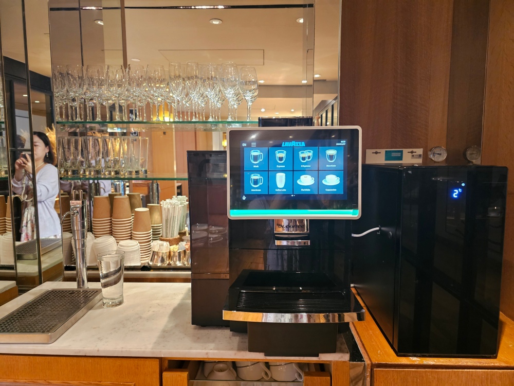 曼谷君悅酒店(Grand Hyatt Erawan Bangkok)評價,17樓「Grand Club Lounge 行政酒廊」分享,全天候免費供應早餐、茶點,晚上happy hour小酌怡情超happy 曼谷君悅酒店(Grand Hyatt Erawan Bangkok)評價,17樓「Grand Club Lounge 行政酒廊」分享,全天候免費供應早餐、茶點,晚上happy hour小酌怡情超happy