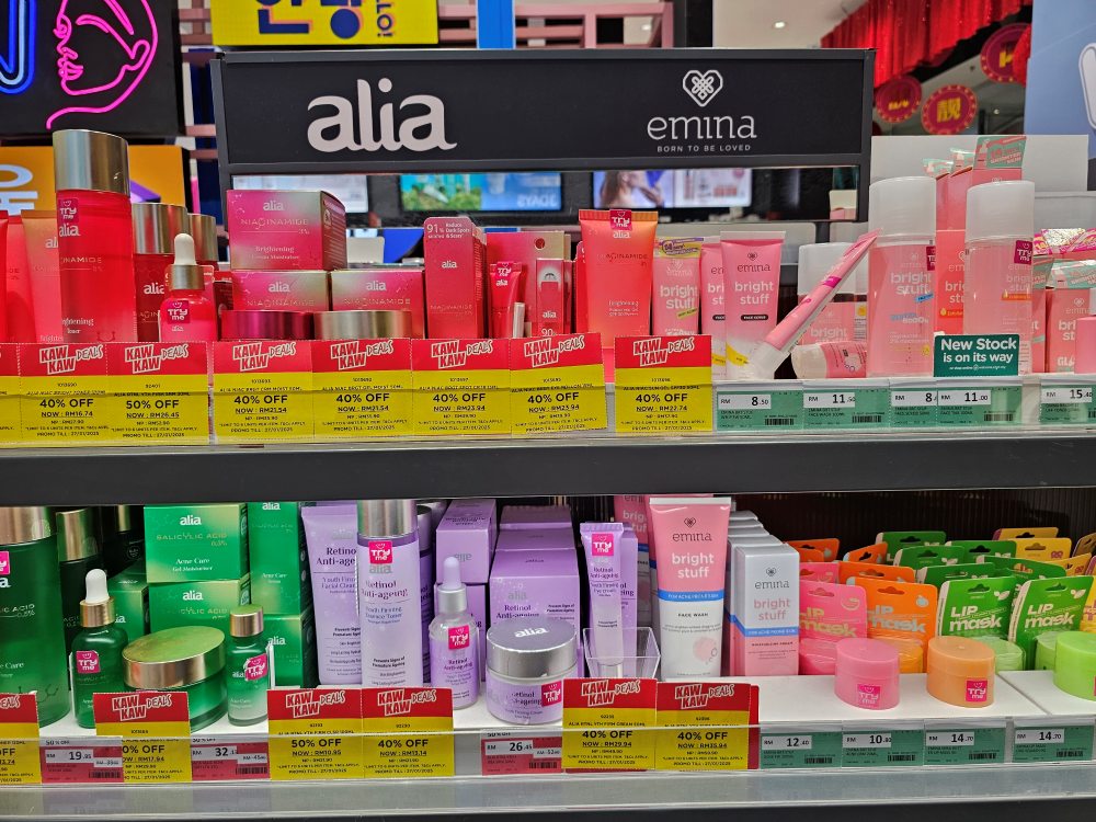 馬來西亞必買伴手禮TOP25推薦，哪裡買便宜? 藥妝、零食點心、巧克力、餅乾、拖鞋、包包、衣服、精品等
