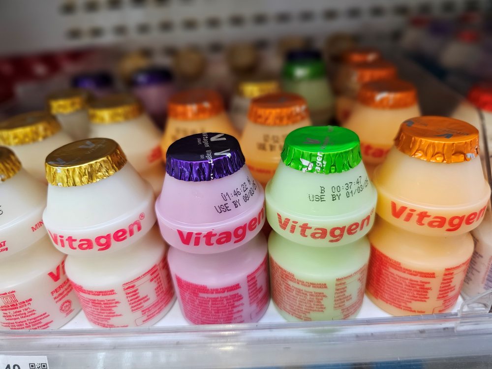 馬來西亞必買伴手禮TOP25推薦，哪裡買便宜? 藥妝、零食點心、巧克力、餅乾、拖鞋、包包、衣服、精品等