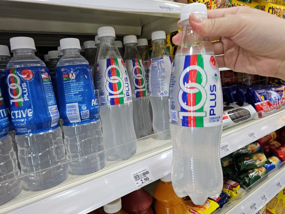 馬來西亞必買伴手禮TOP25推薦，哪裡買便宜? 藥妝、零食點心、巧克力、餅乾、拖鞋、包包、衣服、精品等