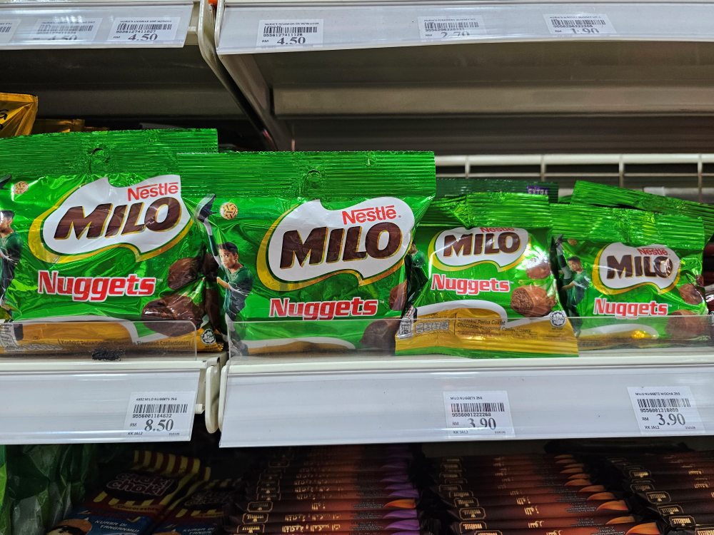 馬來西亞必買伴手禮TOP25推薦，哪裡買便宜? 藥妝、零食點心、巧克力、餅乾、拖鞋、包包、衣服、精品等