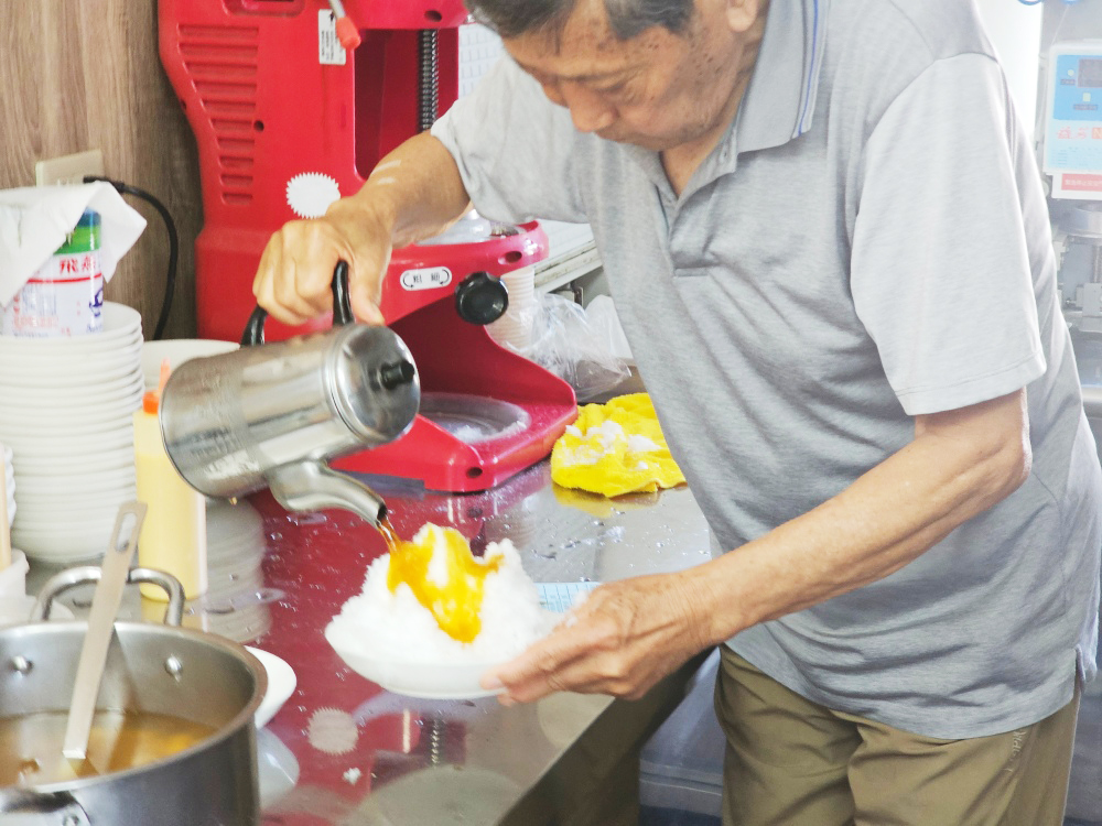 小金門烈嶼必吃美食，「三層樓芋頭餐廳」，有合菜也有芋泥刨冰用料大方，芋頭口感超綿密～