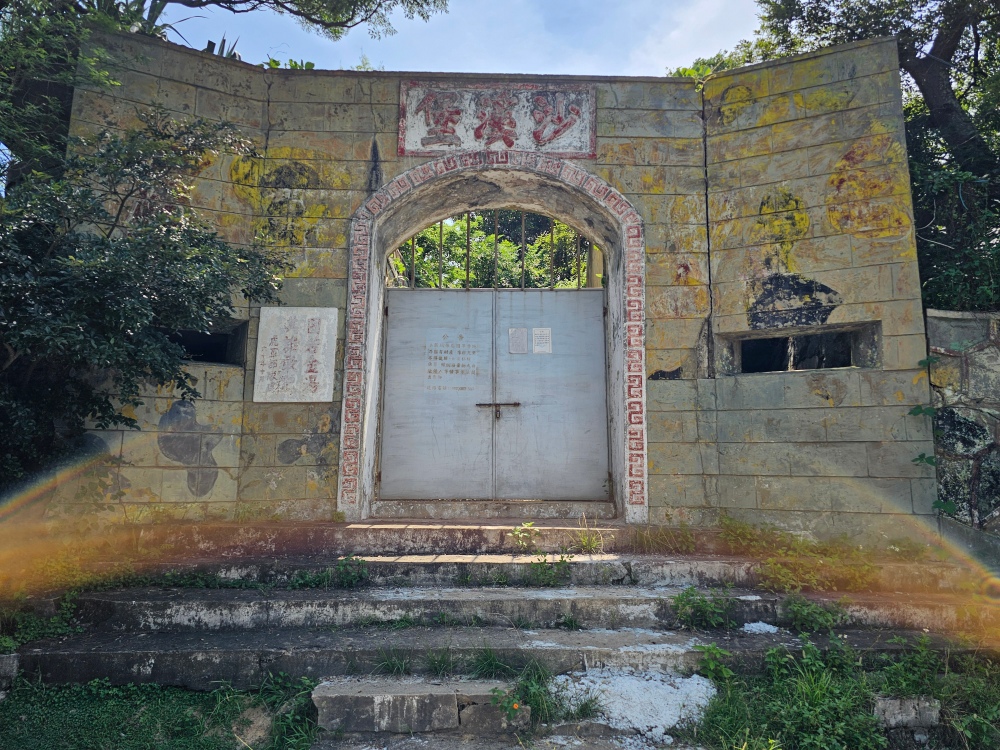 小金門秘境景點 「沙溪堡沙溪坑道」，全台最西點「國境之西」看夕陽，觀海亭無敵海景超好拍～