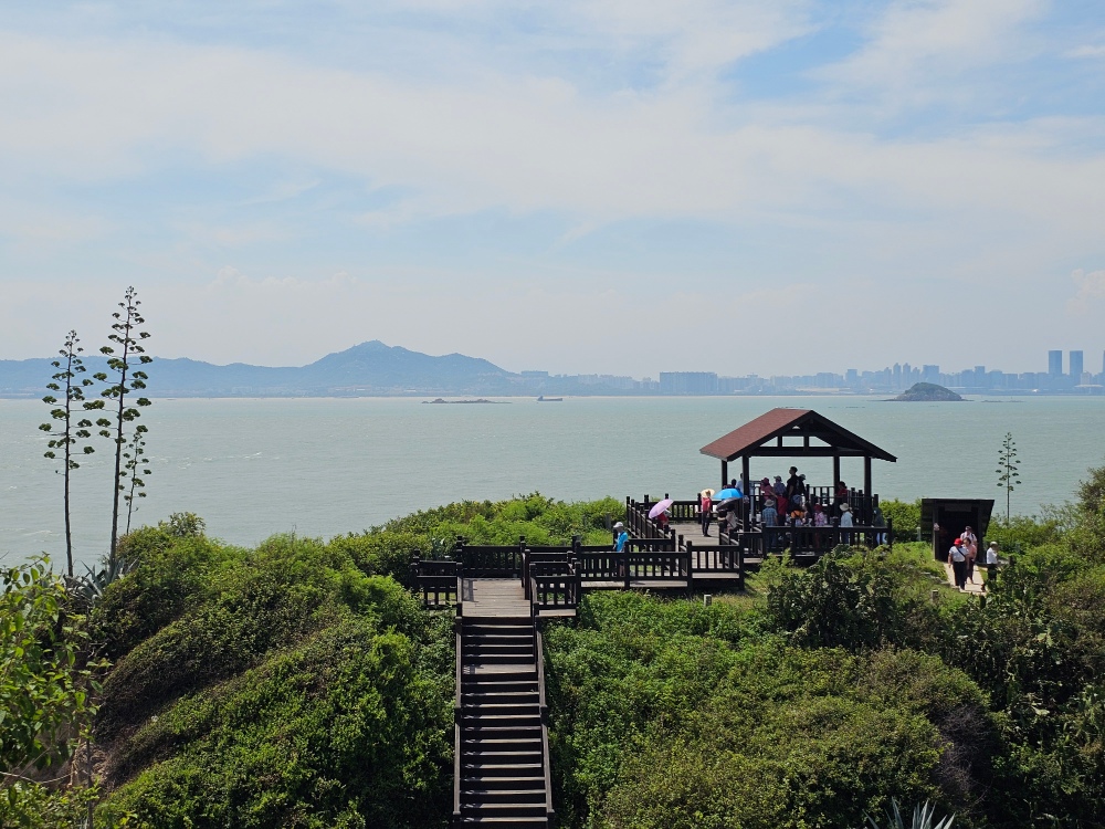 小金門秘境景點 「沙溪堡沙溪坑道」，全台最西點「國境之西」看夕陽，觀海亭無敵海景超好拍～