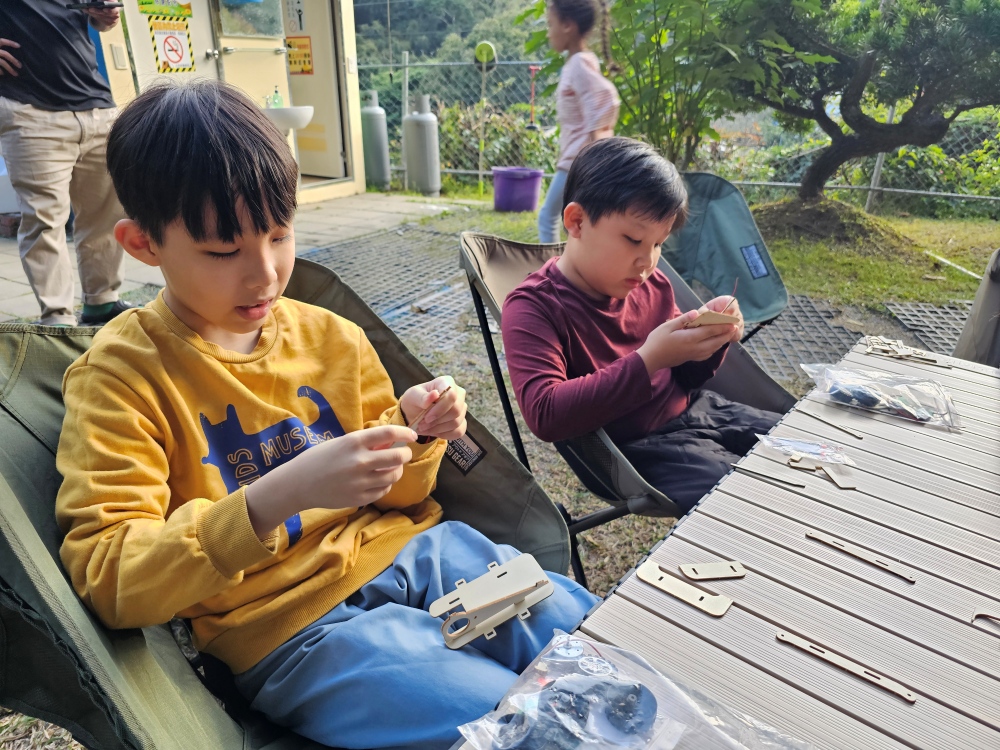 親子團露推薦【小野人玩科學露營團 X 玩野覓境APP】，科學與美學DIY體驗課程，小孩玩翻天～