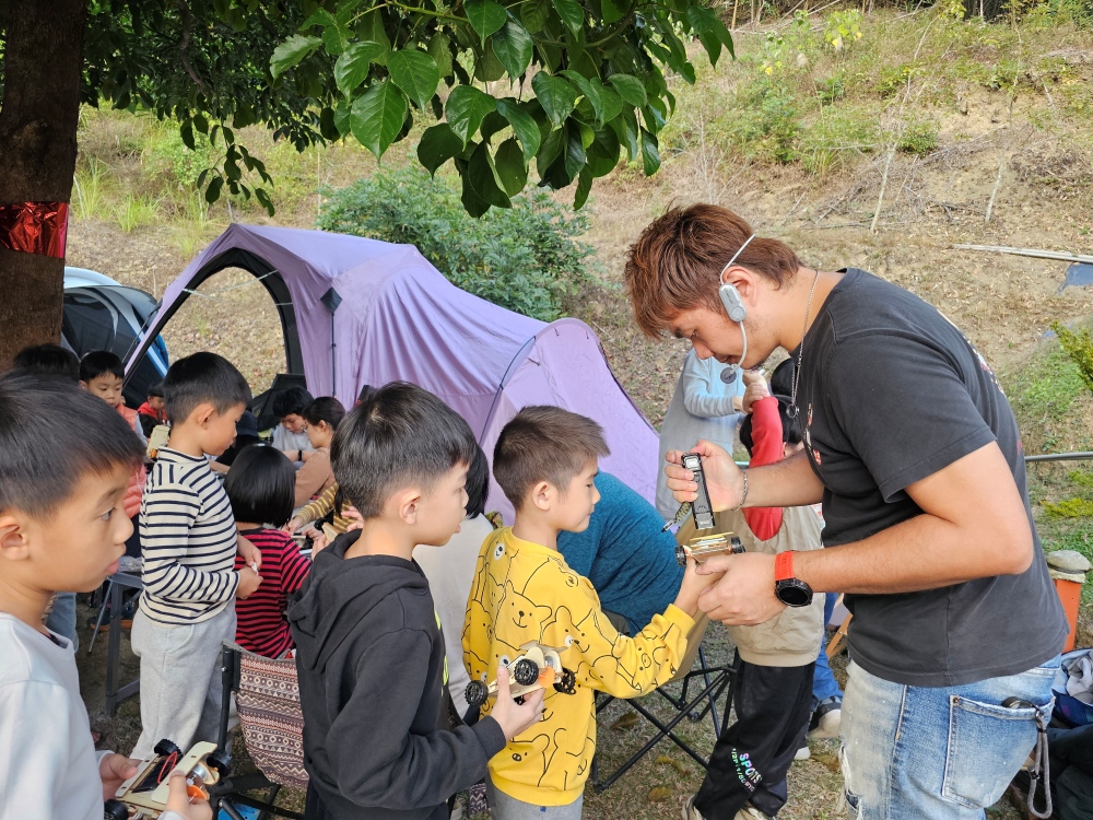 親子團露推薦【小野人玩科學露營團 X 玩野覓境APP】，科學與美學DIY體驗課程，小孩玩翻天～