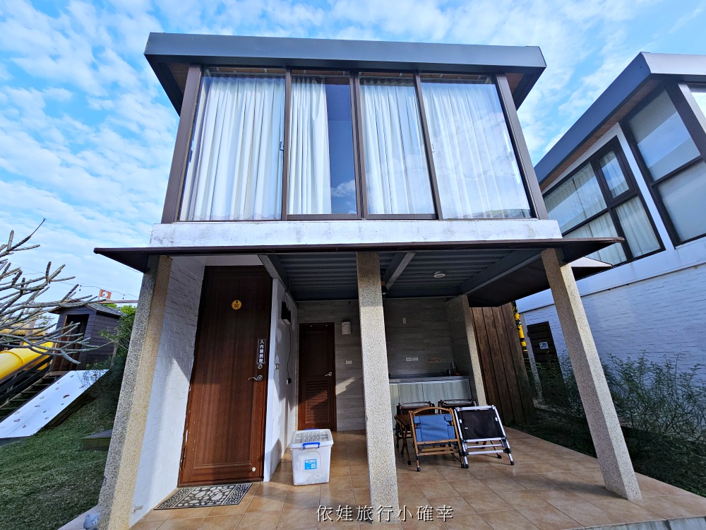 苗栗豪華露營推薦 | 逗點露營區評價好~親子露營車、網美免搭帳懶人帳篷、自搭帳雨棚區，孩子最愛泳池、草地、餐廳、室內活動空間、電動車充電樁