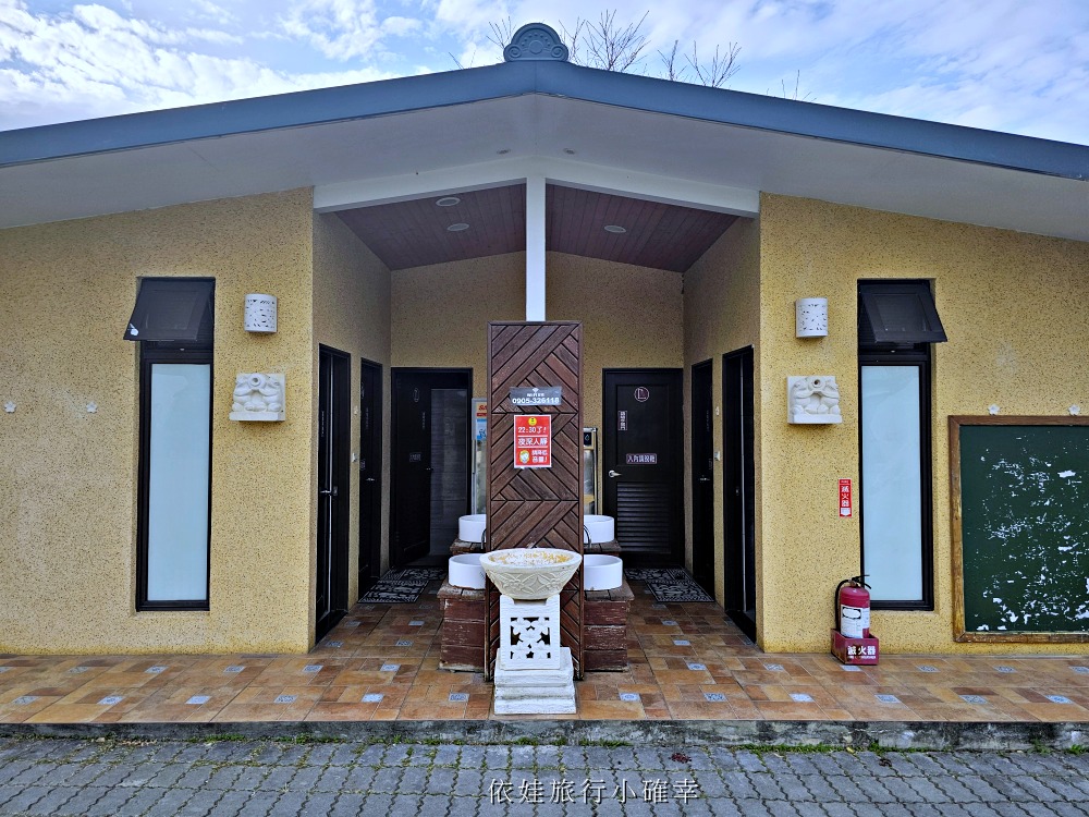 苗栗豪華露營推薦 | 逗點露營區評價好~親子露營車、網美免搭帳懶人帳篷、自搭帳雨棚區，孩子最愛泳池、草地、餐廳、室內活動空間、電動車充電樁