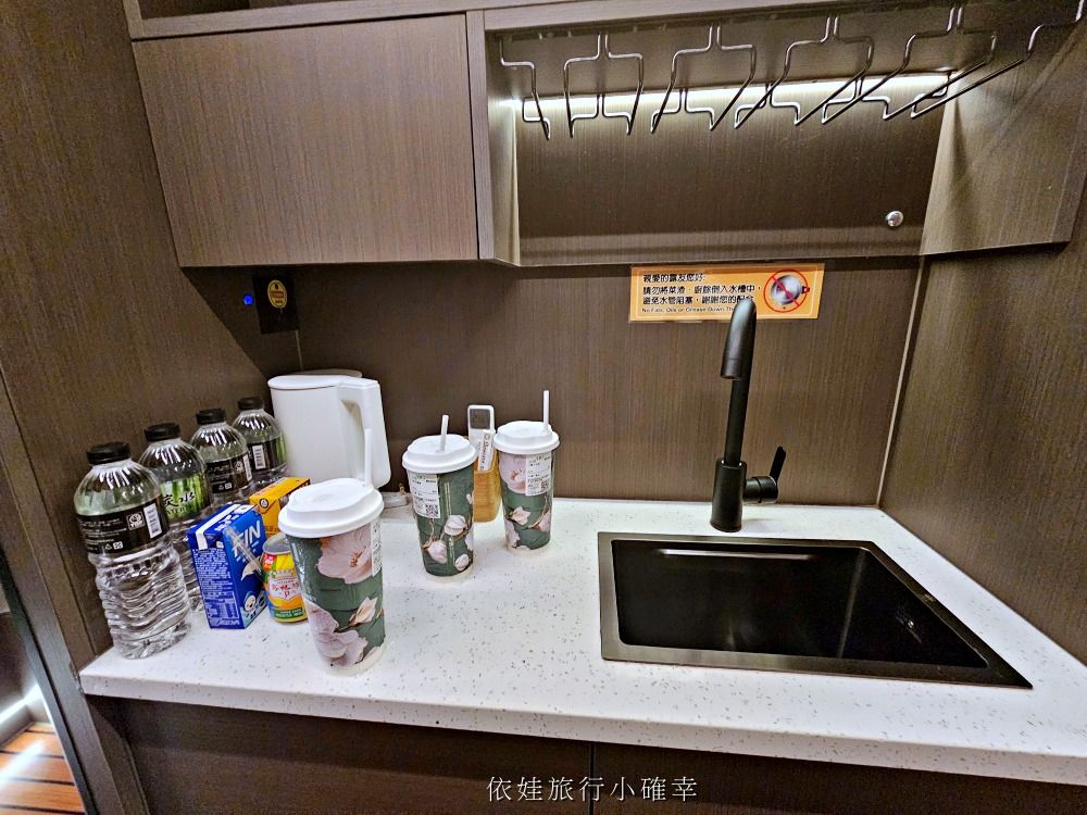 苗栗豪華露營推薦 | 逗點露營區評價好~親子露營車、網美免搭帳懶人帳篷、自搭帳雨棚區，孩子最愛泳池、草地、餐廳、室內活動空間、電動車充電樁