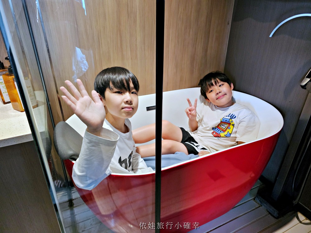 苗栗豪華露營推薦 | 逗點露營區評價好~親子露營車、網美免搭帳懶人帳篷、自搭帳雨棚區，孩子最愛泳池、草地、餐廳、室內活動空間、電動車充電樁