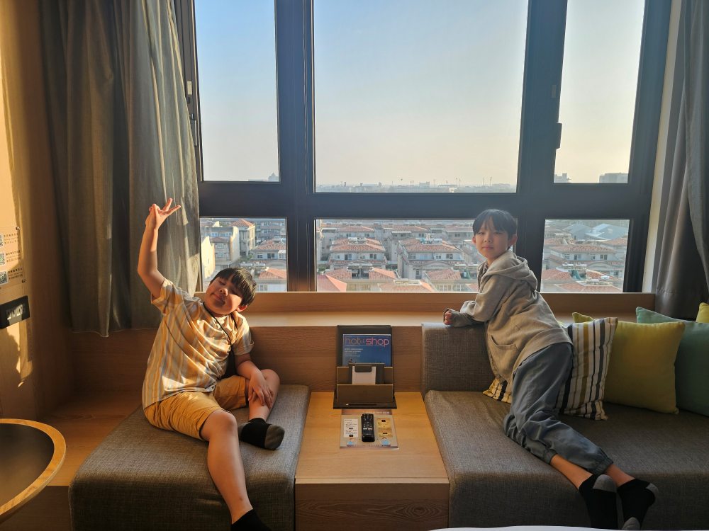 長榮文苑酒店嘉義評價，嘉義五星級親子飯店，遊戲室、電動車、故宮南院、無邊際泳池，豐盛自助餐早餐